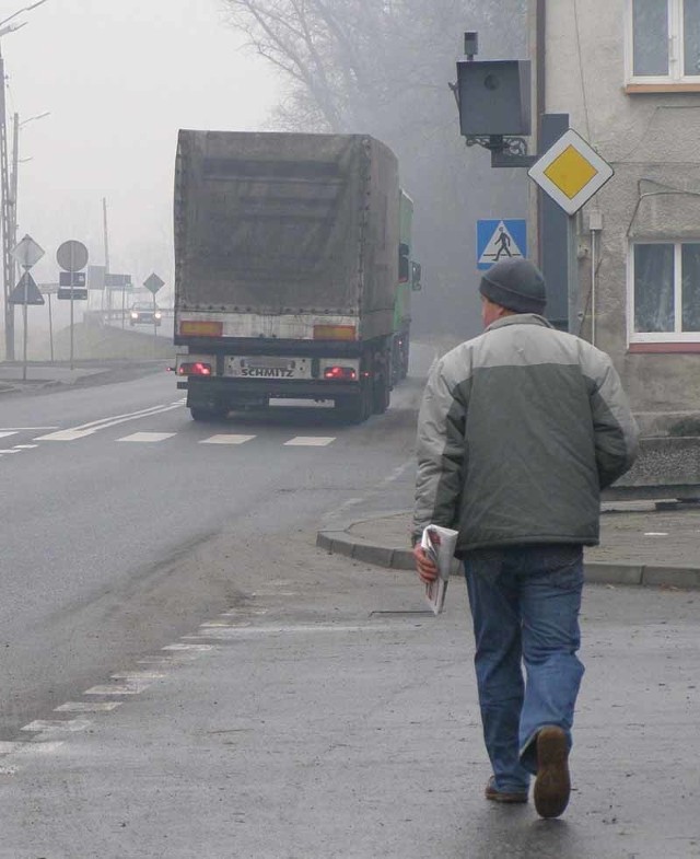 Na niektórych kierowców nawet fotoradary nie działają i prują przez centrum Szlichtyngowej na złamanie karku.