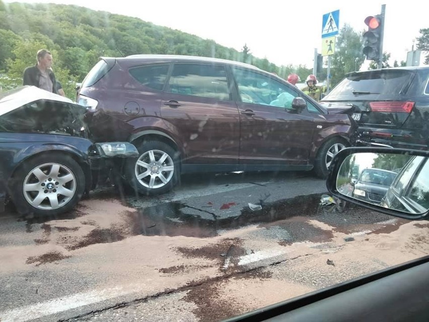 Dwie osoby zostały ranne w zderzeniu dwóch samochodów...