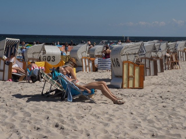 Turyści wypoczywający w Kołobrzegu chętnie spędzają wolny czas na plaży, spacerując po molo czy podziwiając panoramę miasta i wybrzeża z latarni morskiej. Tradycyjnie olbrzymią popularnością wśród wczasowiczów cieszą się spacery nad morzem w godzinach wieczornych, w momencie zachodu słońca.Jak wypoczywają turyści w Kołobrzegu? Gdzie najchętniej robią sobie zdjęcia? Zobaczcie, jakie zdjęcia publikują na instagramie z hasztagiem #kołobrzeg.Zobaczcie zdjęcia >>>