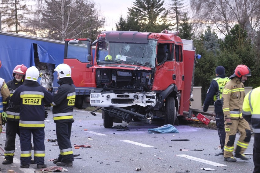 W tragicznym wypadku w Czernikowie zginęło dwoje strażaków z...