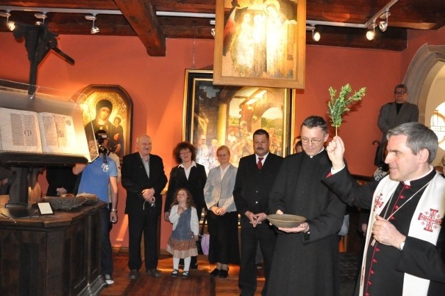 Odnowione wnętrza muzeum poświęcił ordynariusz diecezji sandomierskiej biskup Krzysztof Nitkiewicz.