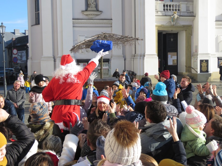 Moto Mikołaje na Rynku w Wadowicach. Wcześniej byli też...