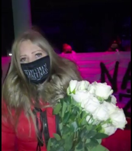 Współwłaścicielka Face 2 Face: "Chcieliśmy wręczyć białe róże policjantom, by nas nie atakowali"