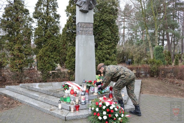 Żołnierze 12 Brygady pamiętają o grobach powstańców