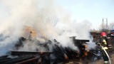 Pożar w tartaku w Górach Sieradzkich. Ogień gasiło 10 zastępów straży pożarnej