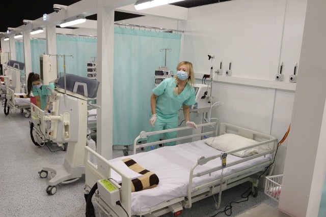 Szpital tymczasowy dla chorych na Covid-19 w MCK w Katowicach jest gotów na przyjęcie pacjentów Zobacz kolejne zdjęcia. Przesuwaj zdjęcia w prawo - naciśnij strzałkę lub przycisk NASTĘPNE