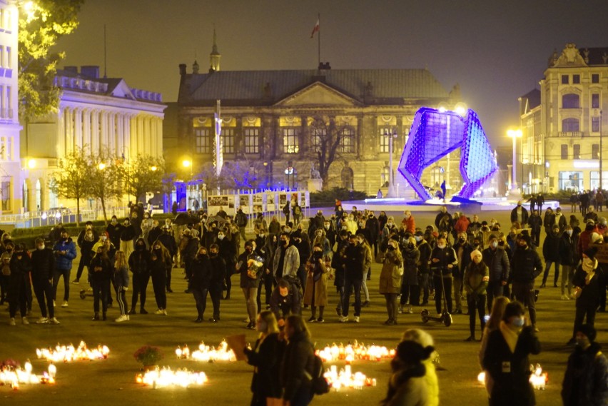 W niedzielę wieczorem na placu Wolności w Poznaniu odbyła...