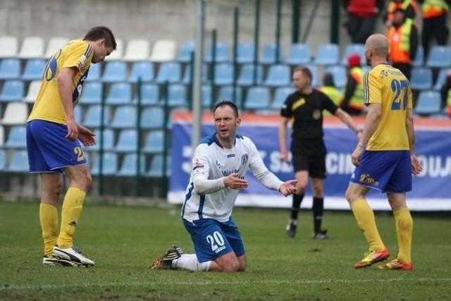 Ensar Arifović (w środku) zapowiedział zakończenie kariery.