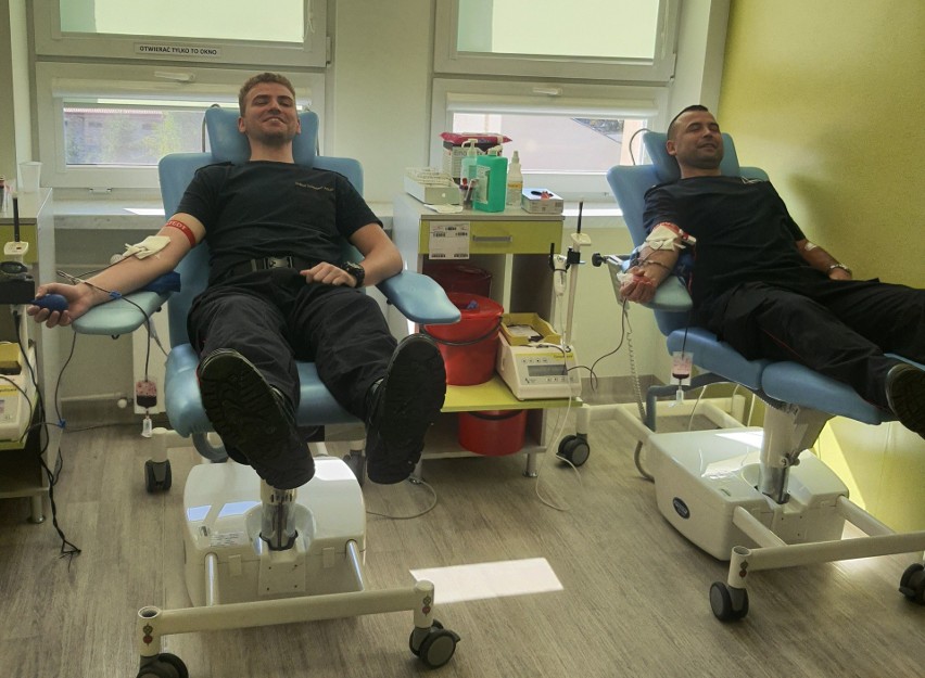 Funkcjonariusze Straży Ochrony Kolei z Przemyśla oddali krew dla kolejarza rannego w wypadku w Przędzlu na Podkarpaciu [ZDJĘCIA]