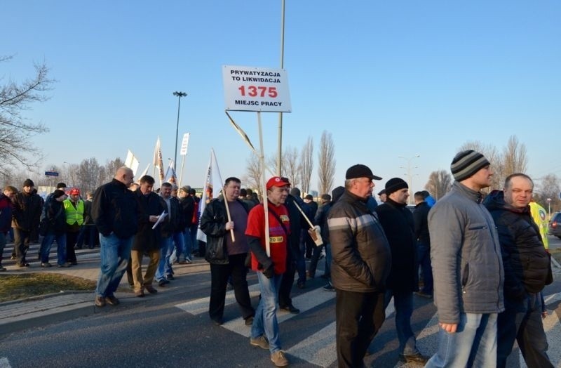 Protest pracowników Veolii Energii Łódź. Sprzeciwiają się zwolnieniom i zamknięciu EC2 [ZDJĘCIA]