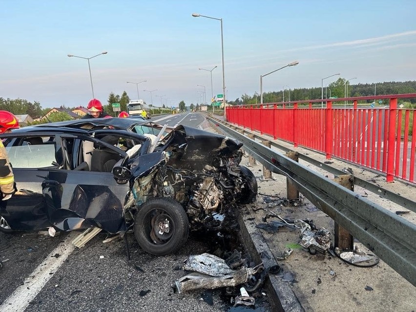 Po tragedii pod Ostrowcem, w której zginęło pięć osób: kierowca mercedesa z zarzutami. Według śledczych był pijany i po narkotykach
