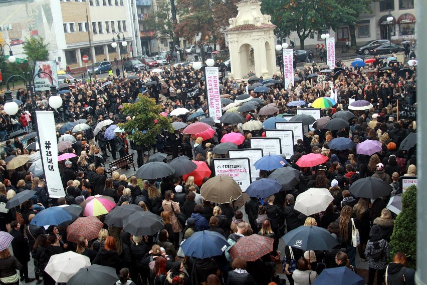 Duża frekwencja na Czarnym Proteście w Lublinie (ZDJĘCIA, WIDEO)