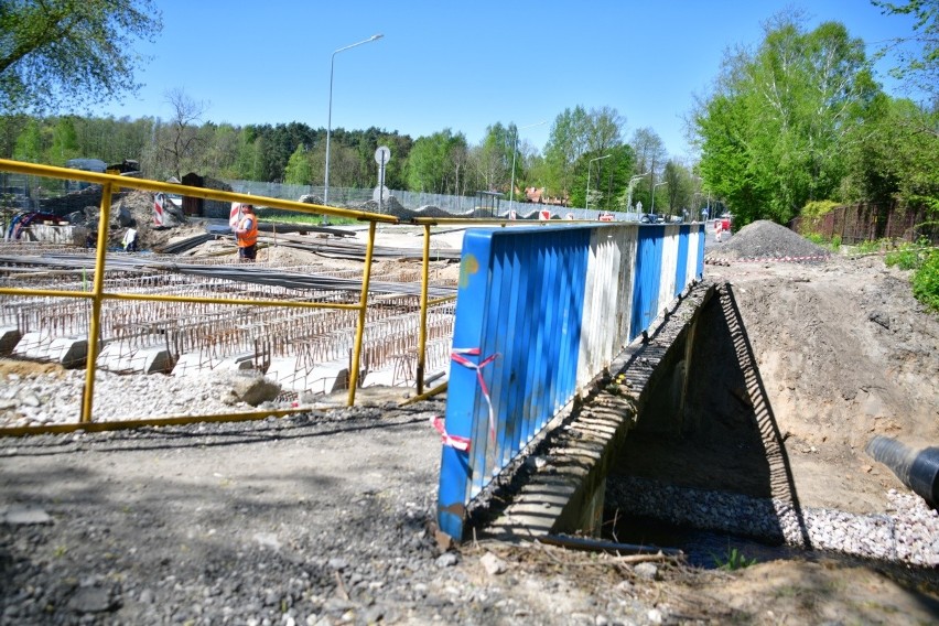 Trwają prace przy budowie mostu na ulicy Szydłowieckiej w Radomiu. Zobacz zdjęcia