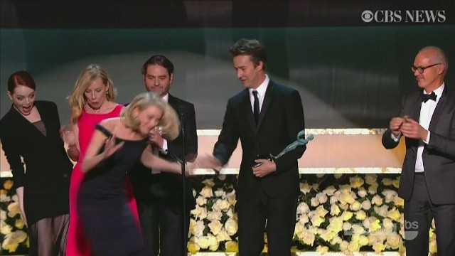 SAG Awards 2015. Eddie Redmayne, Julianne Moore, J.K. Simmons, Patricia Arquette to tylko kilkoro zwycięzców rozdania Nagród Gildii Aktorów Ekranowych. Wpadkę zaliczyła Naomi Watts. Mina Emmy Stone - niezapomniana!