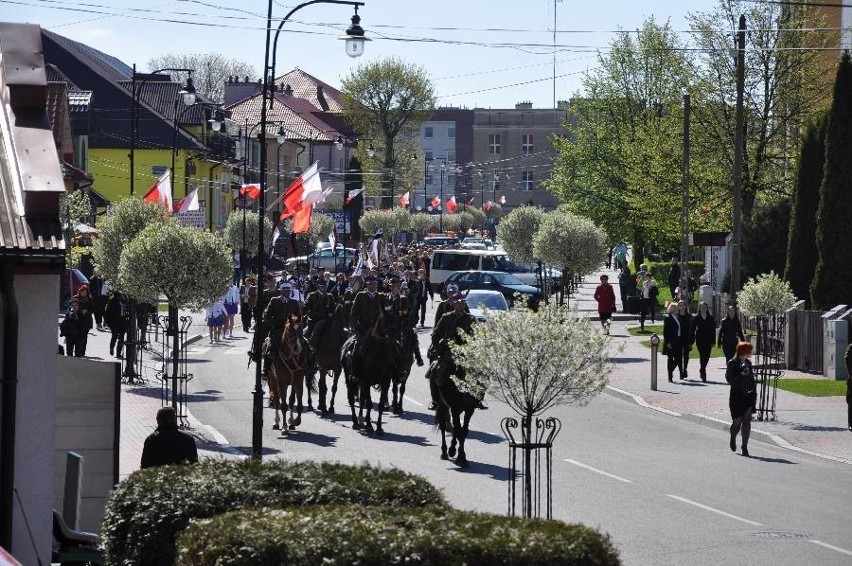 Wysokie Mazowieckie. Obchody rocznicy uchwalenia Konstytucji 3 Maja rozpoczną się pod pomnikiem Armii Krajowej (zdjęcia)