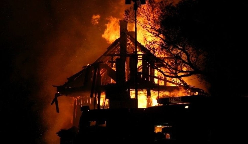 Tatarska Jurta spłonęła równo rok temu. Pożar w Kruszynianach wybuchł w nocy (zdjęcia)