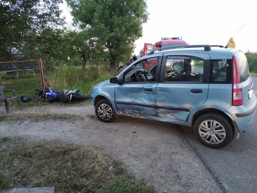 21-letni motocyklista został ranny w wypadku w Wesołej. Trafił do szpitala