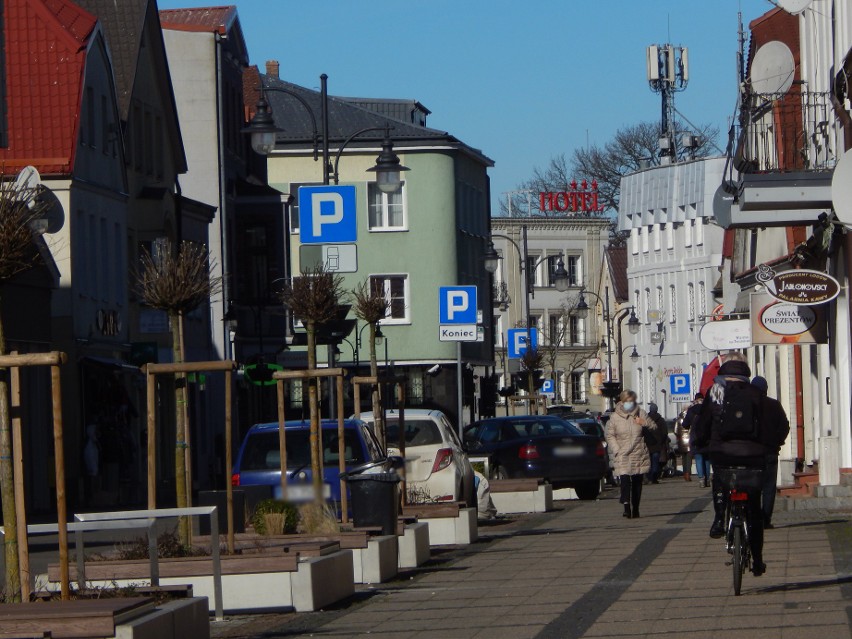 Słoneczna sobota w Ustce. Pogoda idealna na spacer po plaży [ZDJĘCIA]