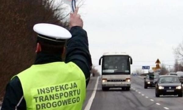 Autobus, który prowadził nietrzeźwy mężczyzna przewoził 29 osób na stałej linii między Pyrzycami, a Szczecinem.
