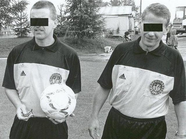 Piotr K. (z prawej) jako sędzia był asystentem słynnego Antoniego F. ze Stalowej Woli, jednego z pierwszych zatrzymanych w aferze korupcyjnej w polskiej piłce nożnej.
