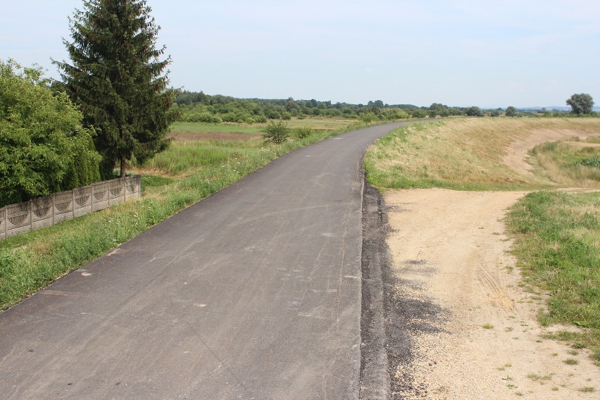 Położyli asfalt na trasie. Ale jej otwarcie w... grudniu