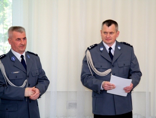 Mł. insp. Dariusz Szelwicki (z prawej). Obok wiceszef komendy wojewódzkiej Jacek Tomczak