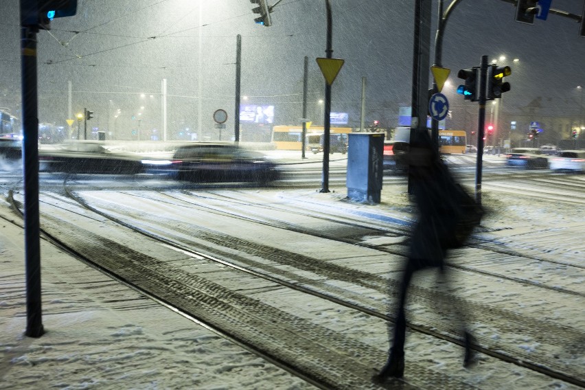 Śnieg sparaliżował Kraków [ZDJĘCIA, WIDEO]