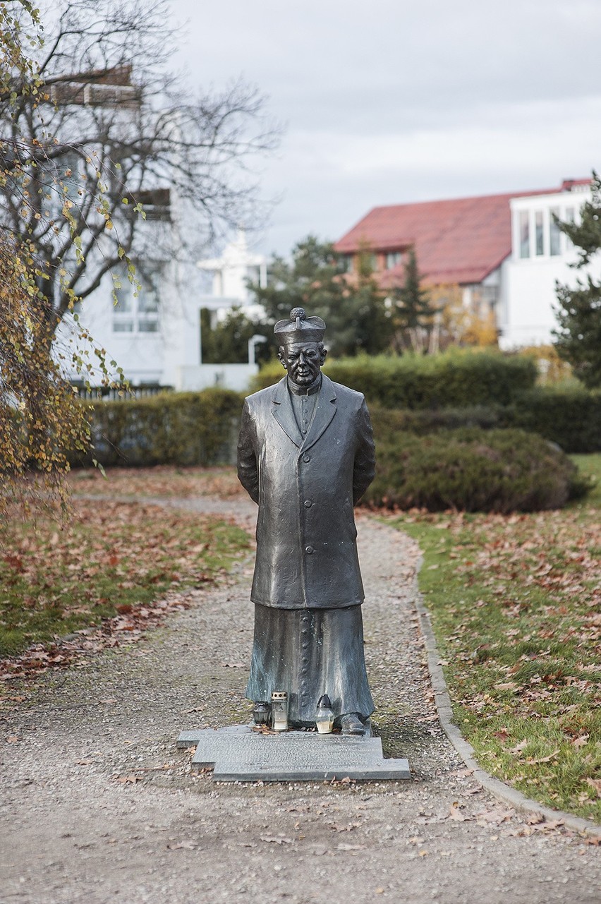 Pomnik ks. Stanisława Zawackiego w Gdyni został zdewastowany