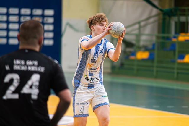 Handball Stal II Mielec z Krakowa przywozi 3 punkty.