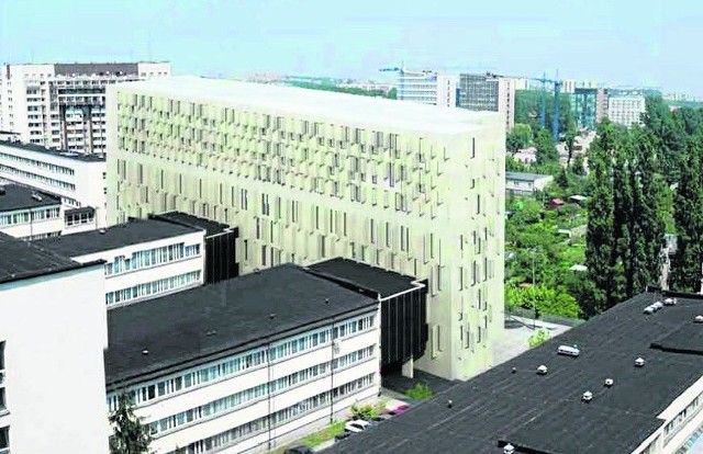 Bryła nowego budynku sądu w Krakowie dla wydziałów karnych. Projekt Biura Architekt Kaczmarczyk z Suchej Beskidzkiej