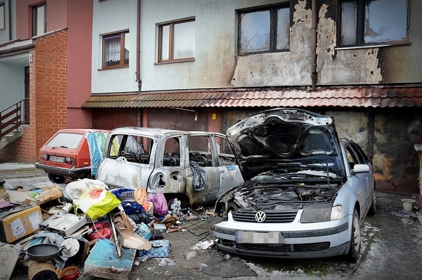 Wrocław: Groźny pożar na Oporowie. Spłonęły trzy samochody (ZDJĘCIA)