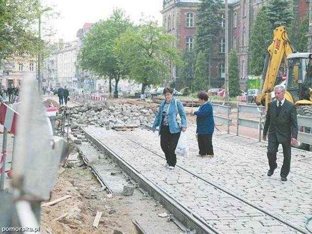 Już dziś spacer Dworcową przypomina drogę przez mękę, a od lipca będzie jeszcze gorzej