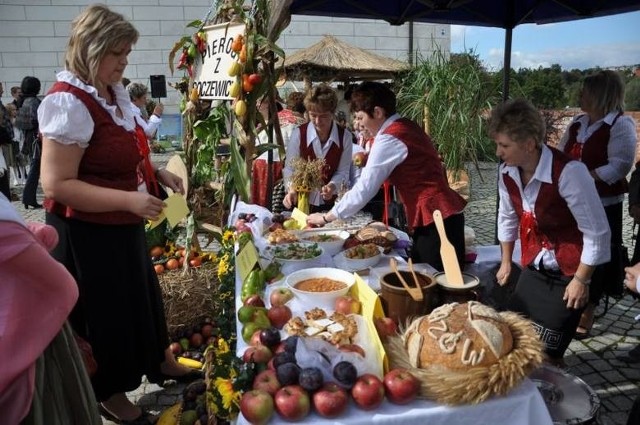 Spotkaniu towarzyszyć będzie degustacja lokalnych smakołyków przygotowanych przez delegacje gmin.