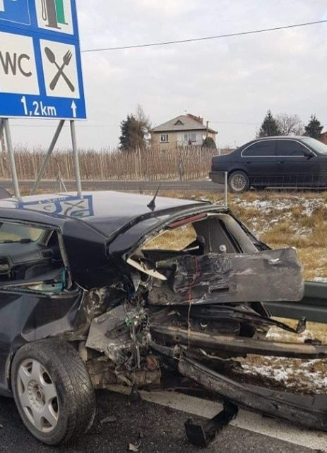 W Skurowie na krajowej "siódemce" zderzyły się skoda octawia...