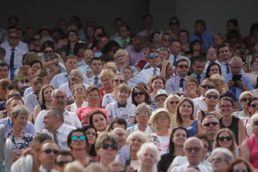 Pierwszy Dzień Kongresu Świadków Jehowy na Stadionie...