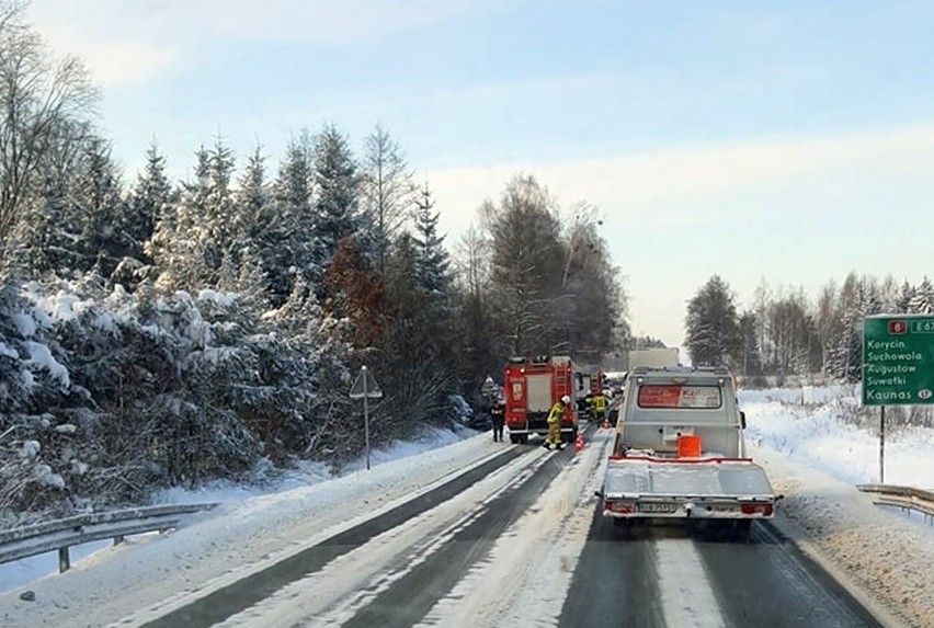 17.01.2021. Dachowanie na DK 8 w Przewalance. Występują...