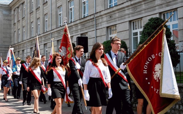 I LO w Łomży, świętujące niedawno 400-lecie (na zdj.) i II LO w Łomży mogą pochwalić się imponującą, stuprocentową zdawalnością