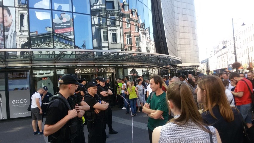 Ewakuacja dworca kolejowego i Galerii Katowickiej z powodu...