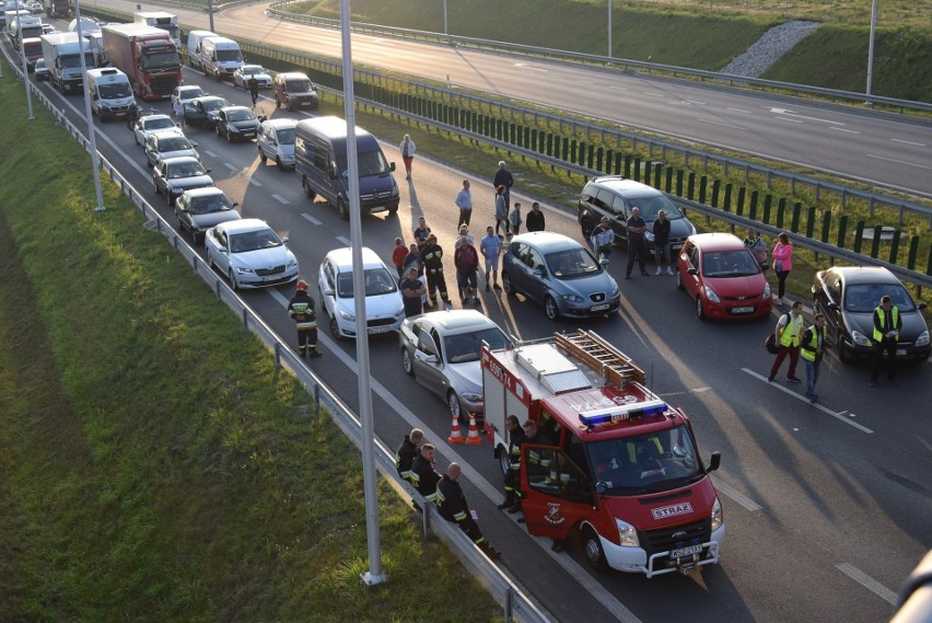 Wypadek w Szydłowcu. Trasa S7 była nad ranem zablokowana. Dwie osoby trafiły do szpitala na obserwacje