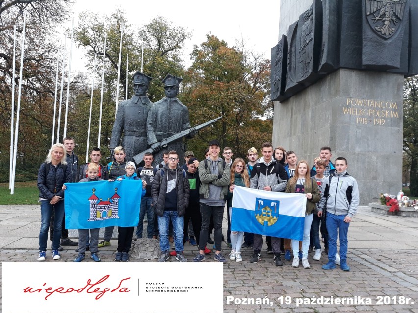 Młodzież z opiekunami na wycieczkach w Poznaniu i Warszawie