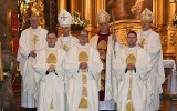 Diecezja kielecka ma trzech nowych kapłanów. W uroczystej mszy świętej w katedrze uczestniczyli biskupi, księża, rodziny, znajomi