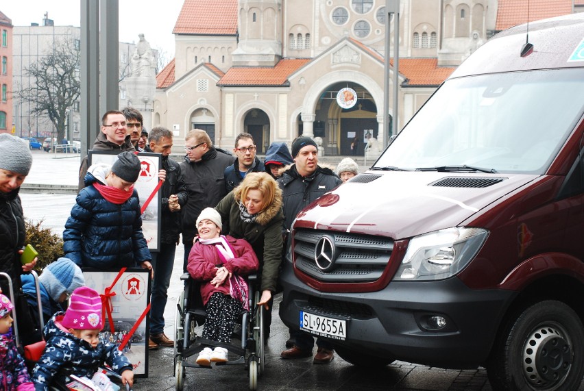 Ruda Śląska: Nowe autobusy trafiły do niepełnosprawnych