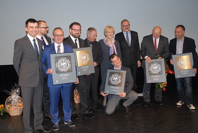 Nagrody od starosty R. Rokaszewicza otrzymali przedstawiciele firm Sitech, Sobota, TopPoligrafia, a także A. Krzemień, B. i Krężel. Listy gratulacyjne przekazali im także E. Drozd i C. Przybylski.