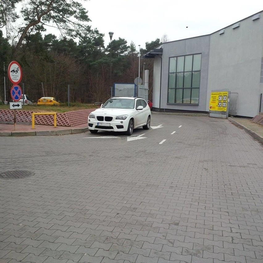 Mistrzowie parkowania w Toruniu. Dla nich inni się nie liczą...