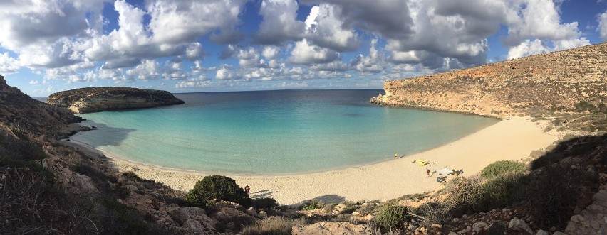 Lampedusa to wyspa na Morzu Śródziemnym, część należącego do...