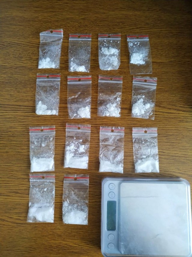 Policjanci zabezpieczyli kilkanaście działek amfetaminy i wagę elektroniczną