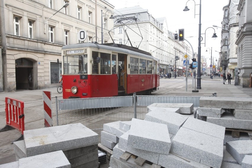 Katowice: Zabytkowy tramwaj wozi pasażerów między pl. Wolności i rynkiem [ZDJĘCIA]