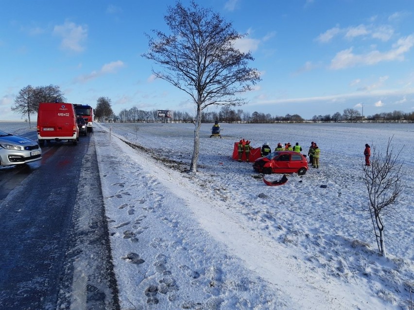 Śmiertelny wypadek w Gołoszycach. Krajowa trasa numer 74 była zablokowana [ZDJĘCIA]