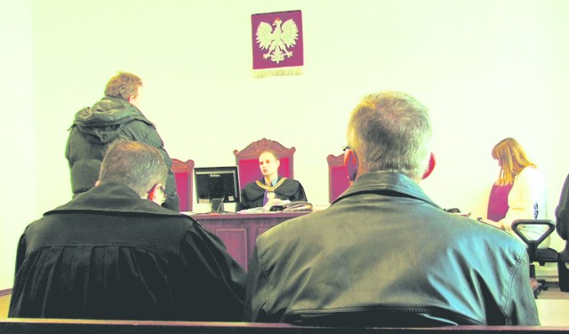 Na pierwszej rozprawie w Sądzie Rejonowym w Trzciance zeznawał zarówno Przemysław S., jak i rodzice pokrzywdzonych dzieci. Chłopcy wyjaśnienia złożyli wcześniej w obecności psychologa