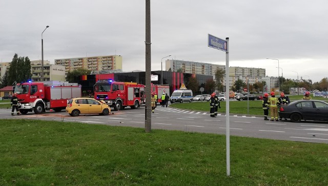 Na najsłynniejszym skrzyżowaniu w Inowrocławiu doszło do kolejnej kolizji. Zderzyły się dwa samochody osobowe. Ruch w rejonie ulic Wojska Polskiego, Niepodległości i Glempa jest utrudniony.